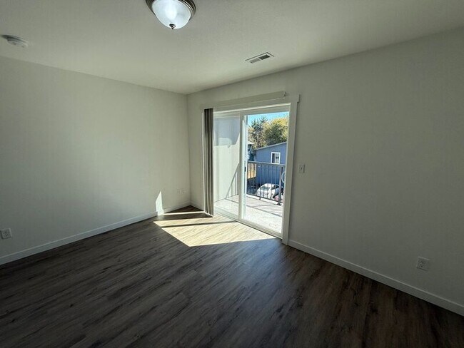 Building Photo - 2603 SW Pickford St