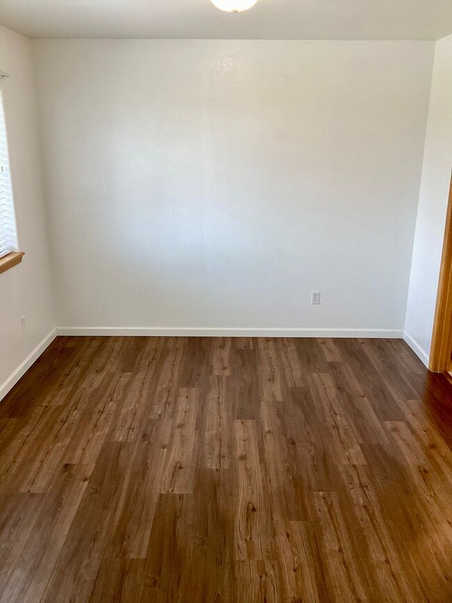 Building Photo - 3 Bed 2.5 Bath Town Home in Running Y - Ac...