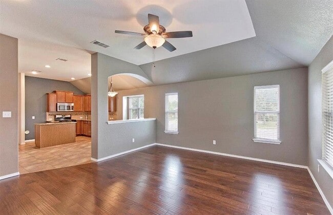 Building Photo - 1052 Hot Spring Valley