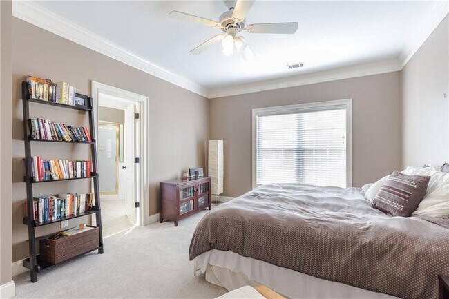 Building Photo - 2556 Oglethorpe Cir NE