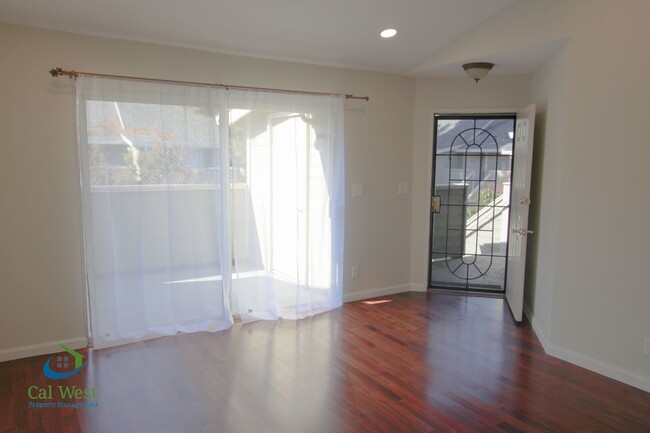 Building Photo - $2795 - 2 Bedroom, 2 Bath Condo w/ AC in G...