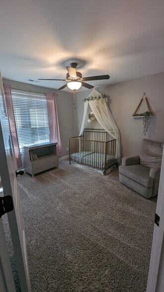 Building Photo - 1601 Redbud Ct