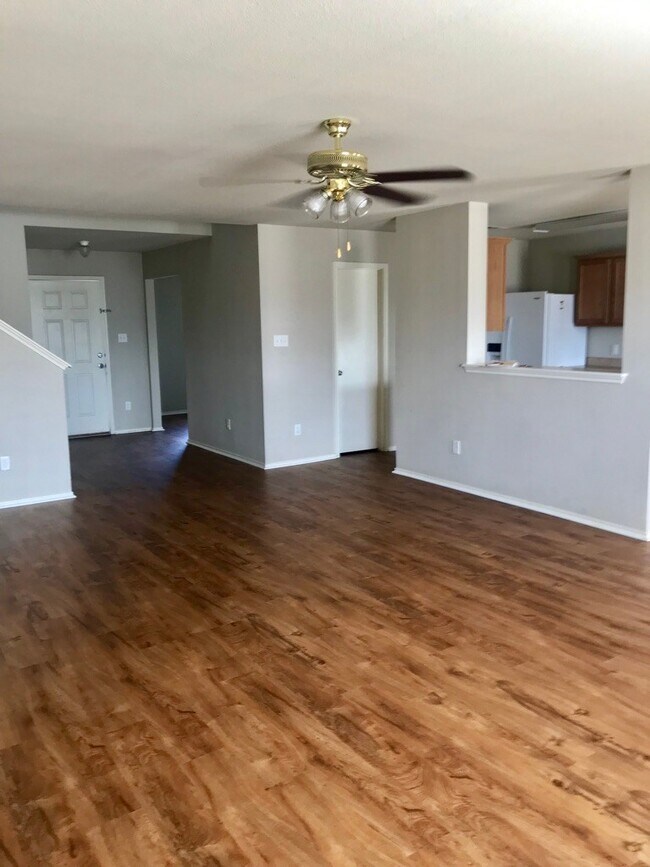 Building Photo - GREAT HOME! GREAT LOCATION