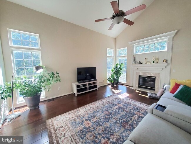 Building Photo - 20960 Capilano Ct