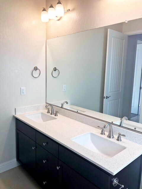 Building Photo - New Granville Home For Rent in Clovis