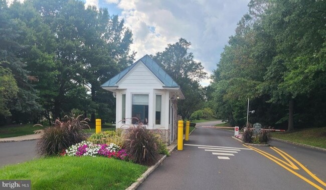 Building Photo - 121 Shoal Creek Dr