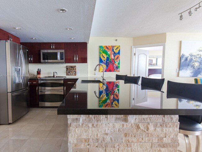 Building Photo - 1717 N Bayshore Dr