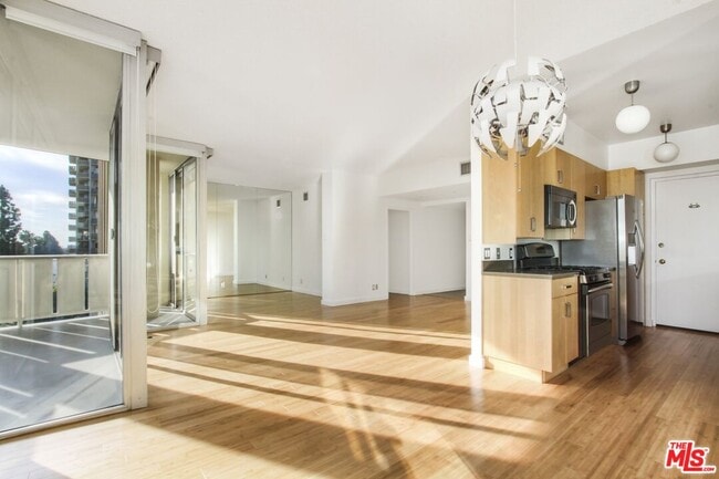 Building Photo - 4411 Los Feliz Blvd