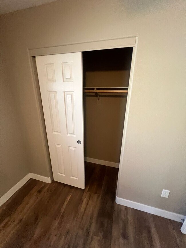 Building Photo - Located in the Southwest 3 Bed | 2.5 Bath | Loft | 2-Car Garage spacious backyard