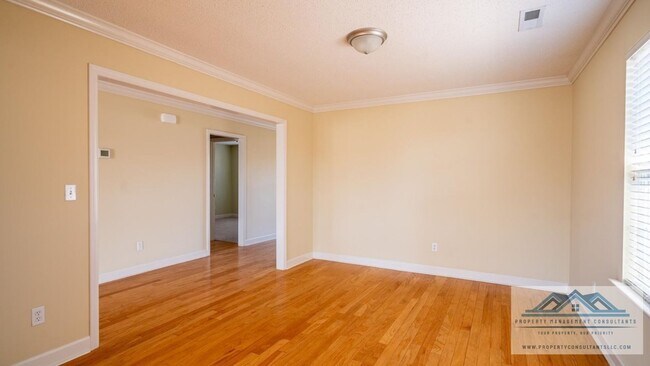 Building Photo - 5002 Blakemore Dr SE