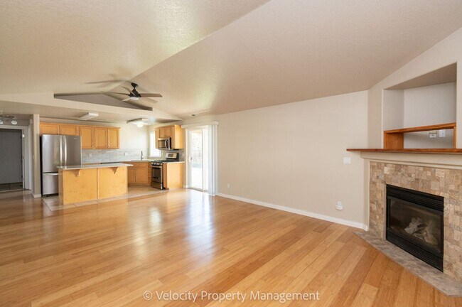 Building Photo - M511