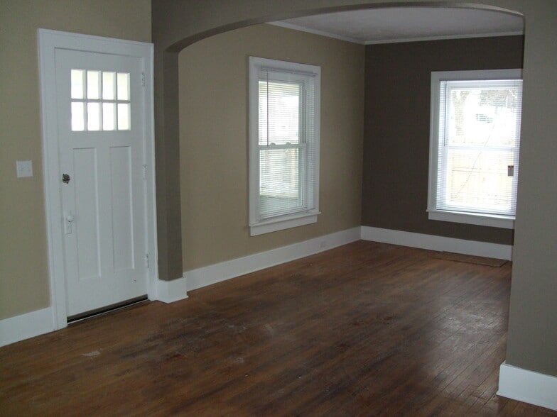 Living Area 1 - 201 Fuller Ave NE