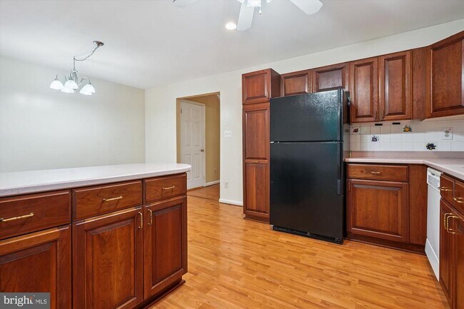 Building Photo - 6760 Cardinal Woods Ct