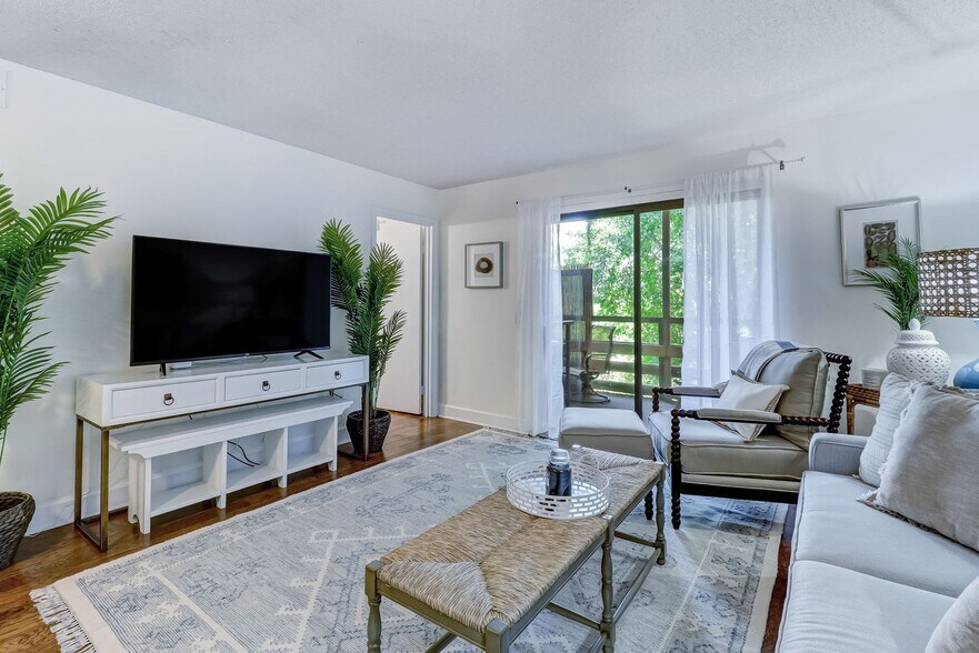 Primary Photo - 2328 Sadler Rd