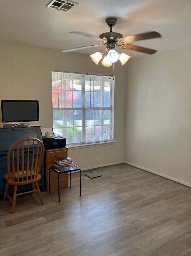 Building Photo - 8675 Golf Creek Dr