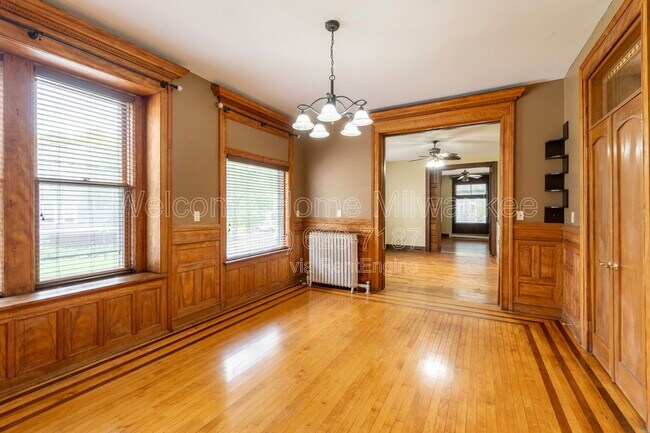 Building Photo - 2052 N 1st St