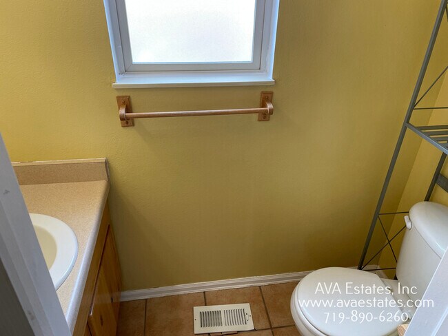 Building Photo - 246 W Coral Dr