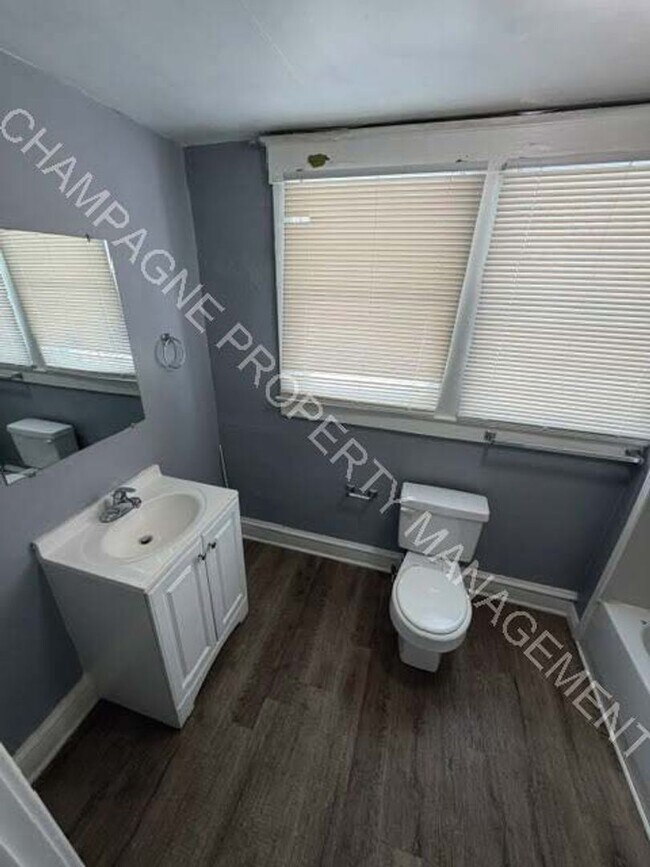 Building Photo - Newly Renovated Single Family Home