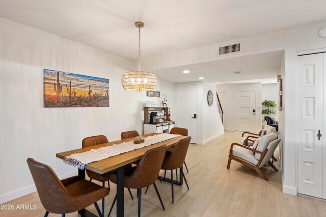 Building Photo - 8107 E Vista Dr