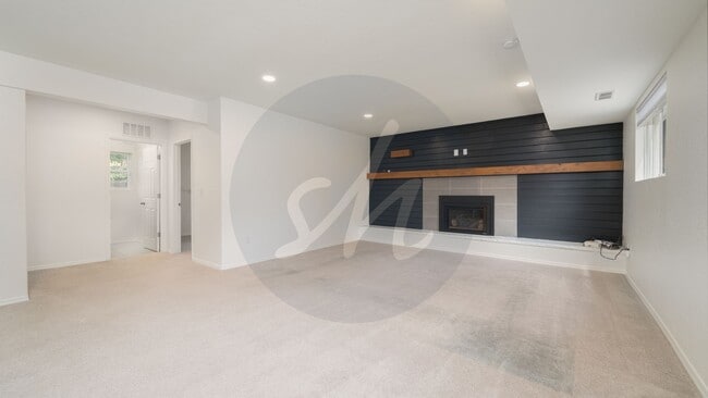 Building Photo - 2518 Fairview Cir
