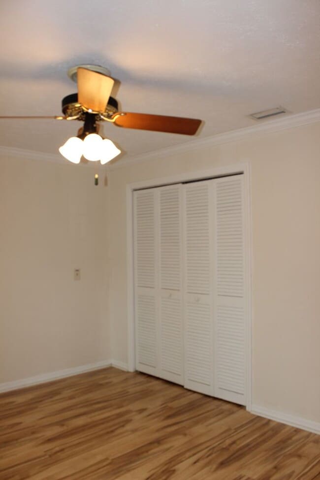 Building Photo - 4 Bedroom/2 Bath/2 Car Garage