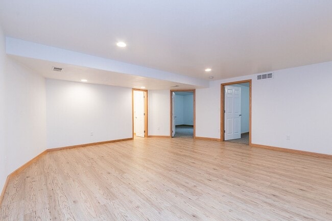 Building Photo - Wonderful ranch style brick home!