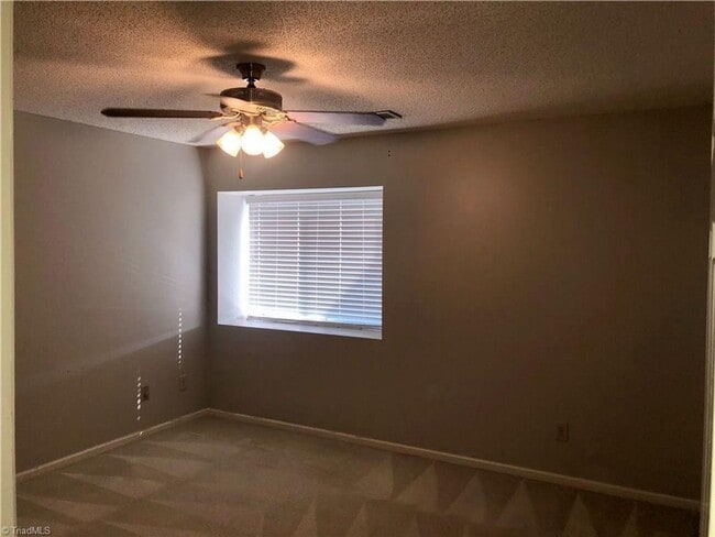 Building Photo - Coming soon ! 2 BED/ 1 BATH