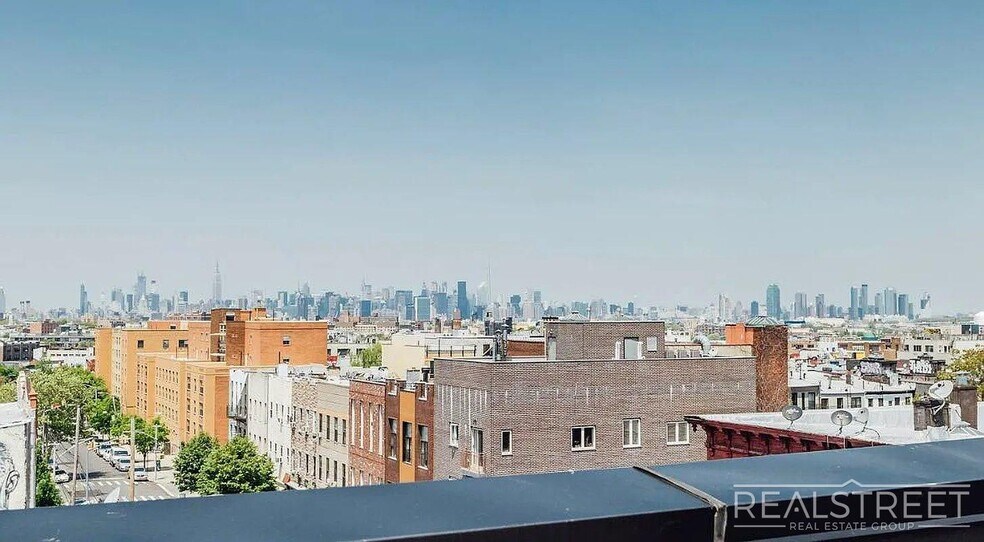 Building Photo - Central Avenue