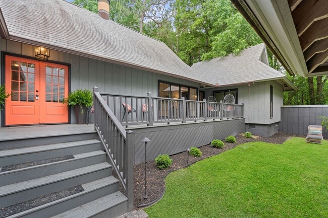 Building Photo - 211 Wendwood Dr