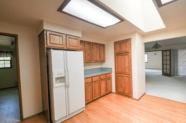 Building Photo - Rent 3 bed property for $2750 per month