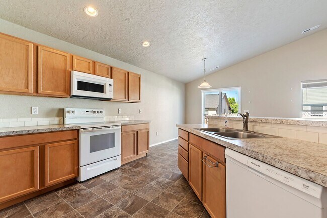 Building Photo - Available July 5th, 3bd/2b Meridian Home