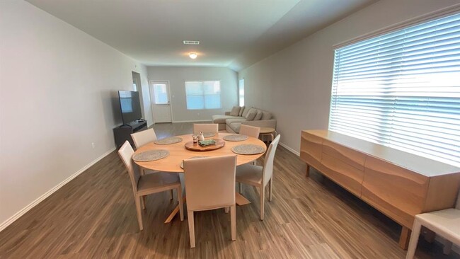 Building Photo - 3304 Kenner Dr