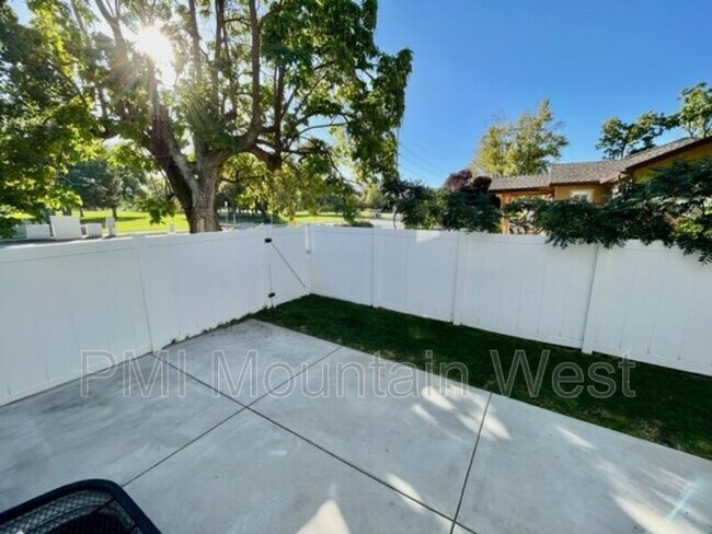 Building Photo - 499 N 200 W
