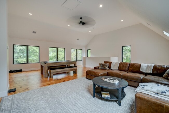 Building Photo - 22 Pudding Pond Dr