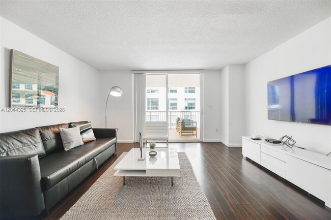 Building Photo - 1200 Brickell Bay Dr