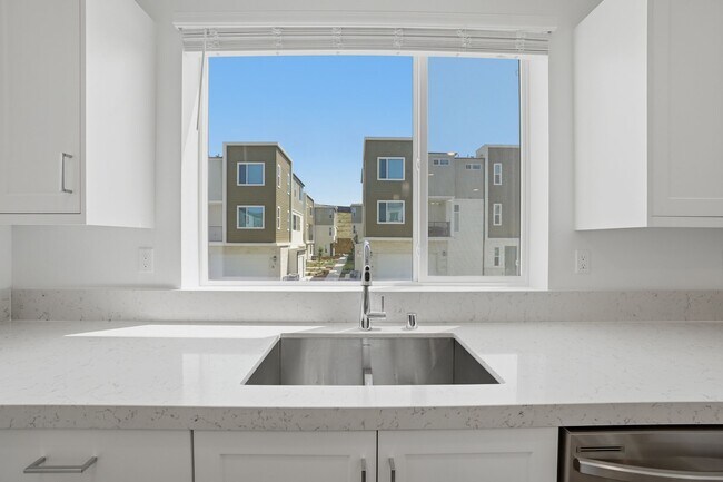 Building Photo - 850 Kili St