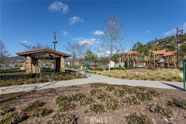 Building Photo - 27 Sorrel