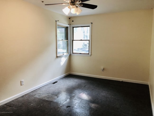 Building Photo - 108 Green Grove Rd