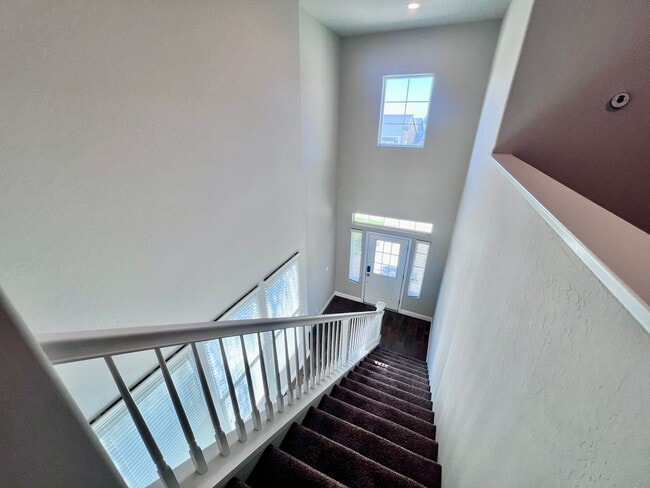 Building Photo - $2,795 Leonard & Gettysburg, 3 Bedroom 2.5...