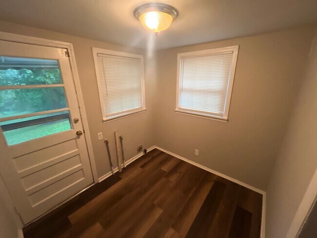 Building Photo - 2 Bedrooms, 1 Bathroom - House in South Rome!