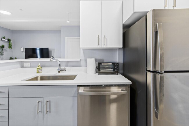 Building Photo - 95 Broadway-SI ID1240399P