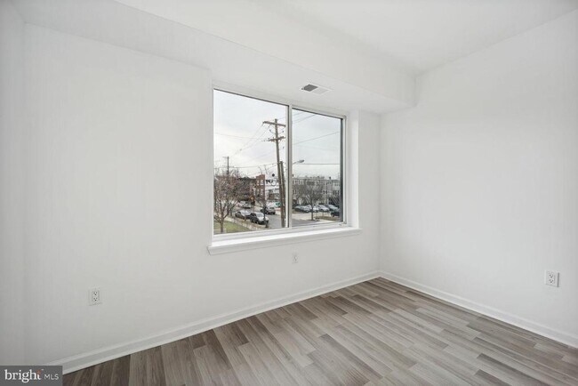 Building Photo - 1642 16th St SE