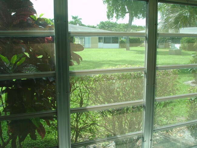 Building Photo - 1111 Boxwood Dr