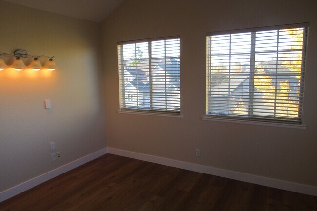 Building Photo - Gorgeous Custom Pleasanton Home in Great Location