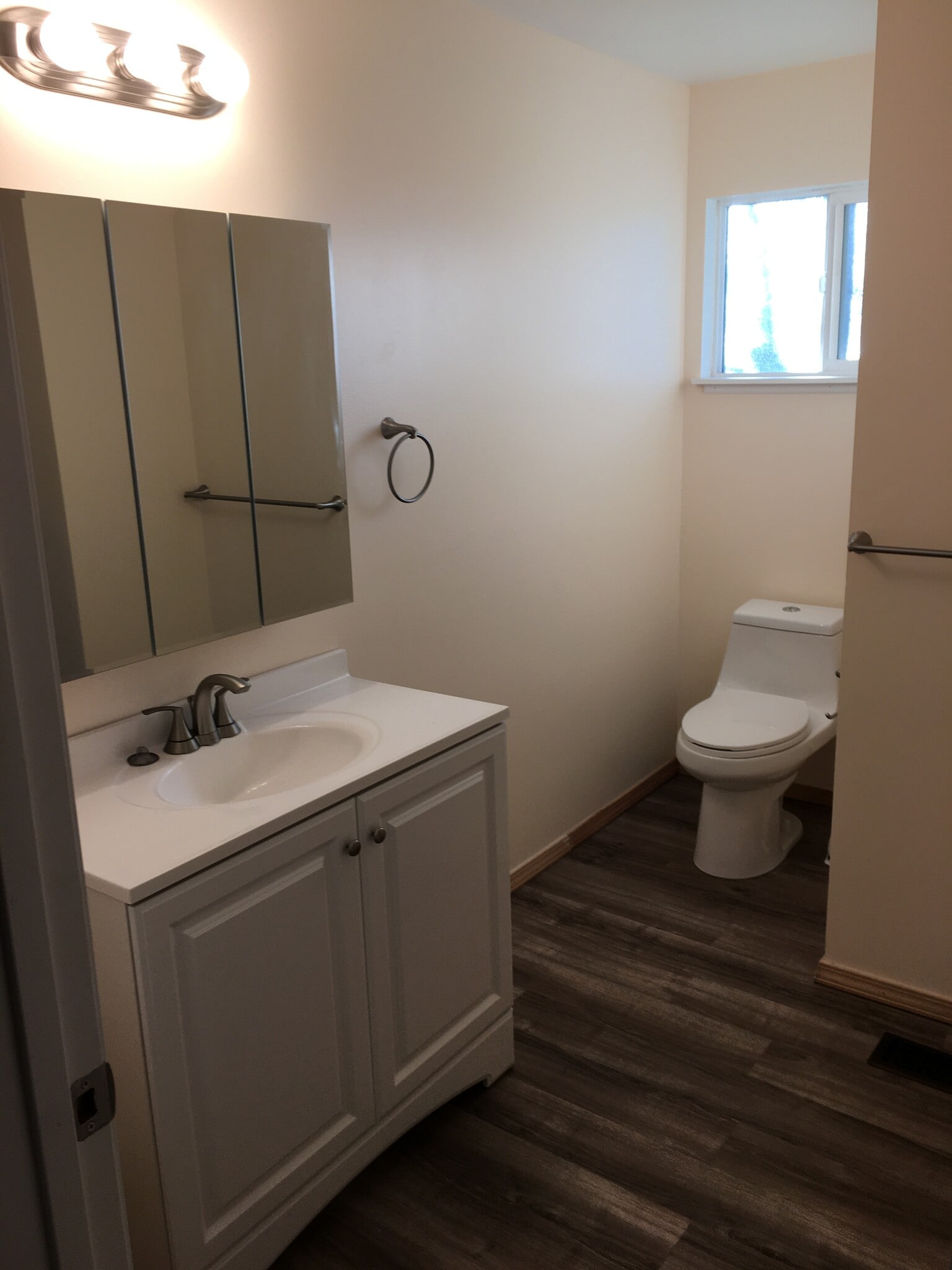 Shared full bathroom - 14018 89th Ave NE