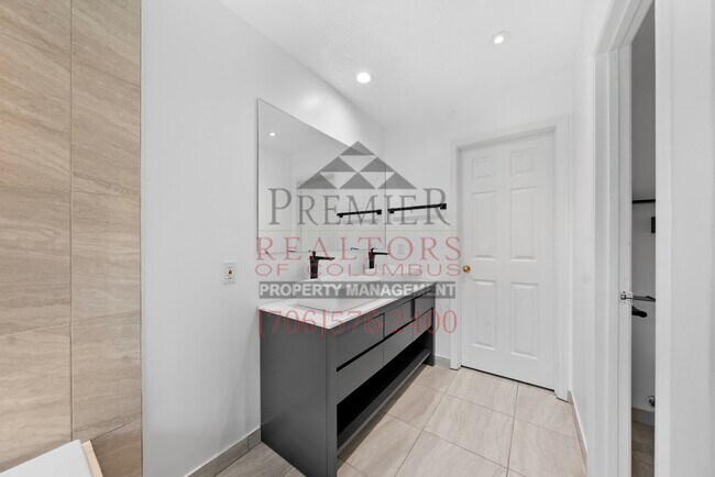 Building Photo - 2250 Rock Springs Ct