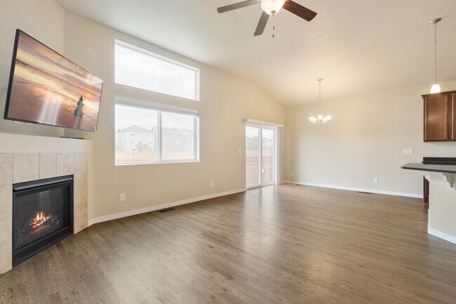 Building Photo - Spacious Modern 5-Bedroom Ranch Home in Hidden Valley Farm