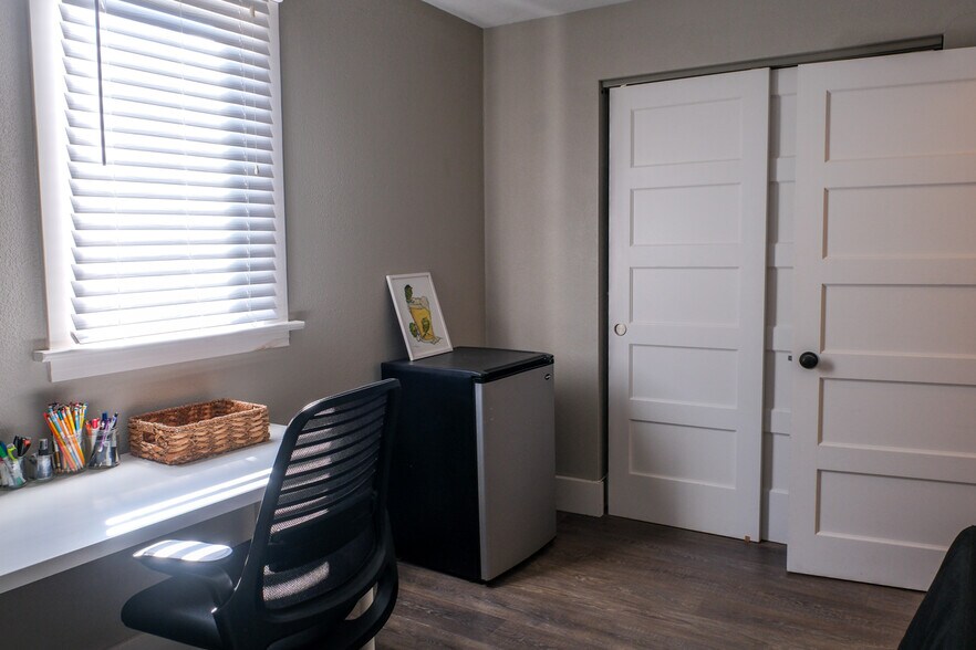 Building Photo - 5530 N Haight Ave