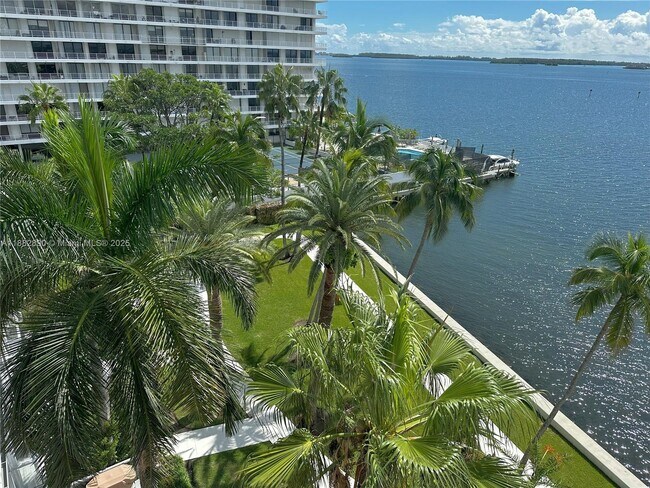 Building Photo - 1541 Brickell Ave