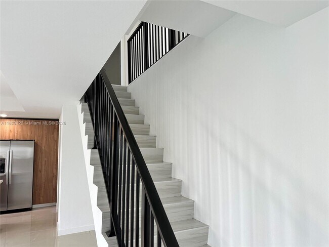 Building Photo - 307 NW 13th Pl